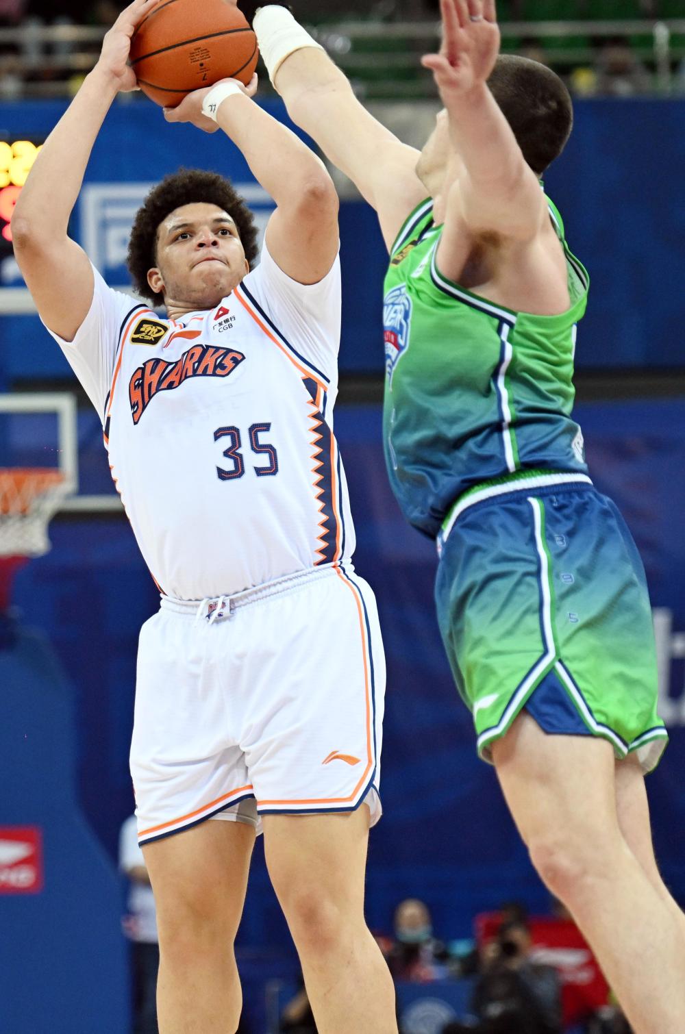 半岛体育官网-转折点！上海久事造点机会，CBA季后赛清晨攻防权衡，质疑声仍在，更衣室氛围转暖的简单介绍